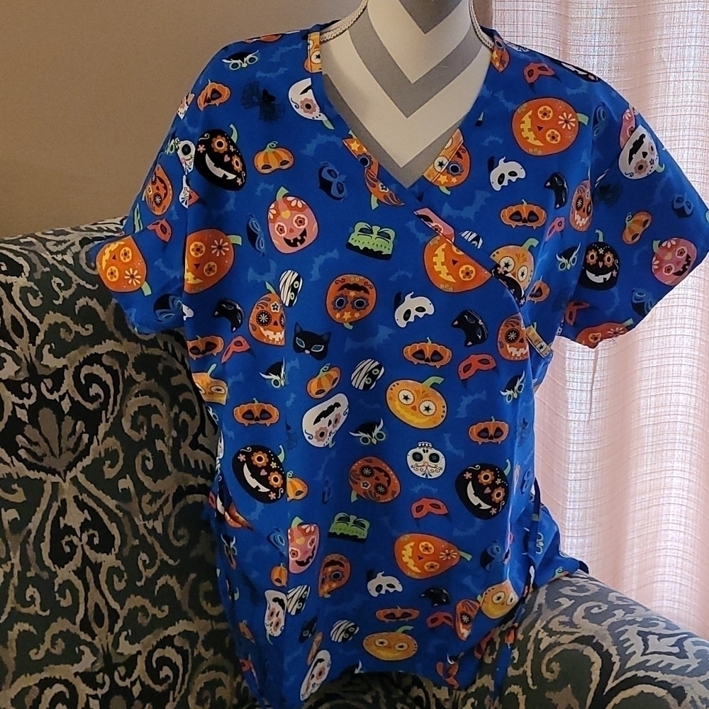 Serene Uniforms sz XL Halloween scrubs WT18